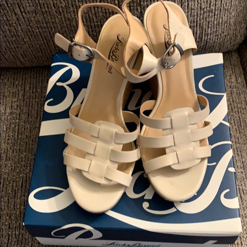 Lucky willows wedges